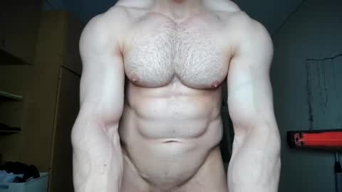 Snapshot of sweetmuscles_boy chatting on 02.07.25 Lorenzo online show from 02.07.25