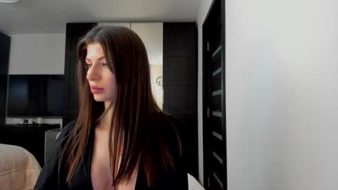 Nicole online show from 01.07.25