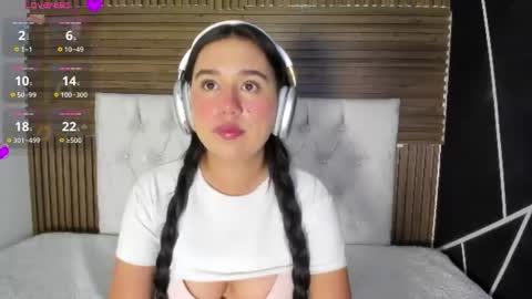 Snapshot of sweetnova_ chatting on 06.18.26 Sweet Nova online show from 06.18.26