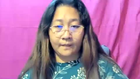 Snapshot of sweetpilipina88 chatting on 12.16.24 MIA online show from 12.16.24