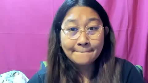 Snapshot of sweetpilipina88 chatting on 12.26.24 MIA online show from 12.26.24