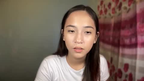 Snapshot of sweetsexy_miax chatting on 11.30.25 Mia online show from 11.30.25