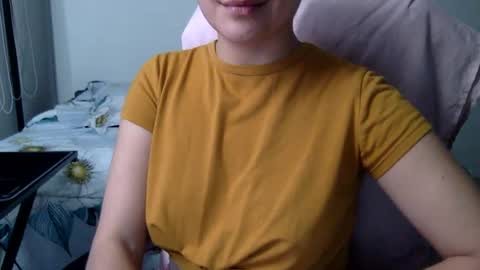 Snapshot of sweetssmashed chatting on 12.15.24 sweetssmashed online show from 12.15.24