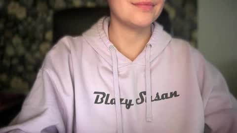 Snapshot of sweetssmashed chatting on 11.14.25 sweetssmashed online show from 11.14.25