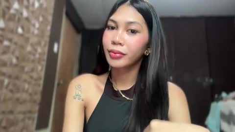 Snapshot of sweetstares chatting on 10.29.25 yanny online show from 10.29.25