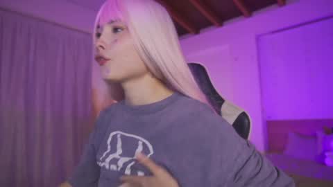 Snapshot of sweett_catt1 chatting on 03.12.25 Cat independent model online show from 03.12.25