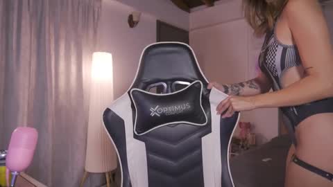 Snapshot of sweett_catt1 chatting on 09.25.25 Cat independent model online show from 09.25.25