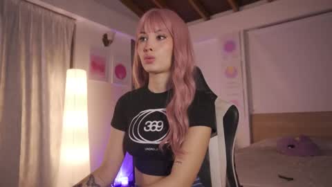 Cat independent model  online show from 02.23.26