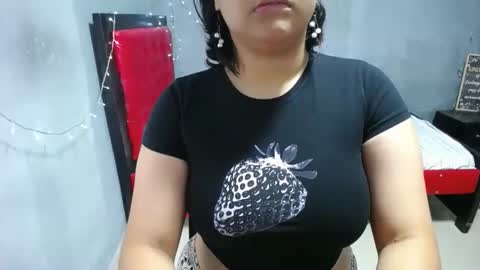 Snapshot of sweettei chatting on 02.26.26 Me llamo Tara online show from 02.26.26