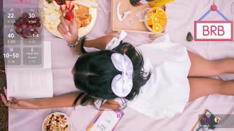 Snapshot of sweetviolet___ chatting on 10.19.25 sweetviolet___ online show from 10.19.25