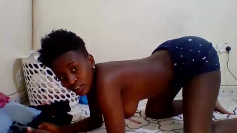 Snapshot of sweety_petite chatting on 10.22.25 sweety_petite online show from 10.22.25