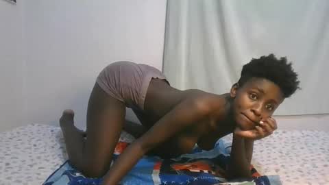 Snapshot of sweety_petite chatting on 11.25.25 sweety_petite online show from 11.25.25