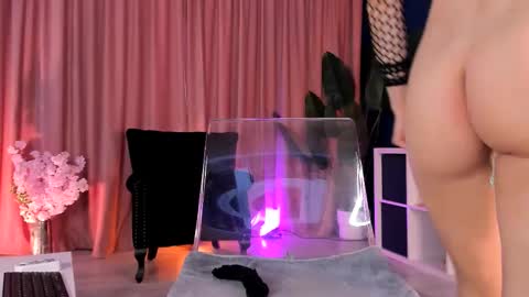 Leya online show from 10.31.25