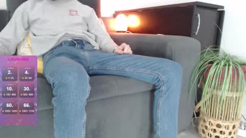 Snapshot of swetlittleboy4u chatting on 12.12.24 SwetLittleBoy4u online show from 12.12.24