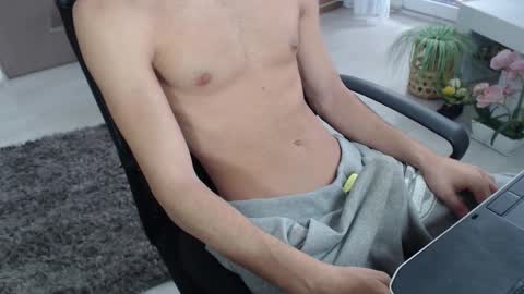 Snapshot of swetlittleboy4u chatting on 09.13.25 SwetLittleBoy4u online show from 09.13.25