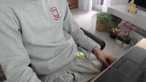 Snapshot of swetlittleboy4u chatting on 09.30.25 SwetLittleBoy4u online show from 09.30.25