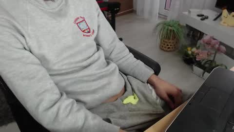 Snapshot of swetlittleboy4u chatting on 10.03.25 SwetLittleBoy4u online show from 10.03.25