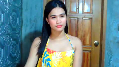 Snapshot of swettie_rhea chatting on 06.23.26 Rhea online show from 06.23.26