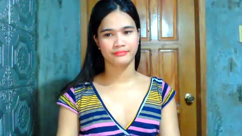 Snapshot of swettie_rhea chatting on 06.24.26 Rhea online show from 06.24.26