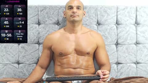 Snapshot of swimmer_summer chatting on 01.28.25 ------- Hi Im Willy follow me do not forget to put the thumb up online show from 01.28.25