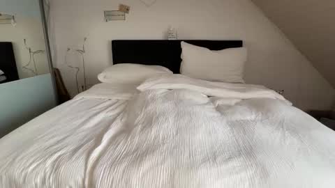 Snapshot of swizzmen1984 chatting on 10.08.25 Luca and Kira online show from 10.08.25