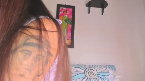 Snapshot of swtt_lilly chatting on 12.19.24 Lilly online show from 12.19.24