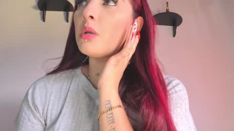 Snapshot of swtt_lilly chatting on 01.18.25 Lilly online show from 01.18.25