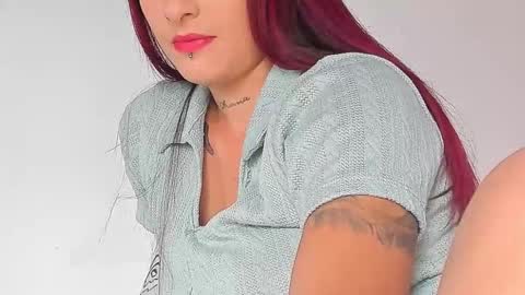 Snapshot of swtt_lilly chatting on 02.14.25 Lilly online show from 02.14.25