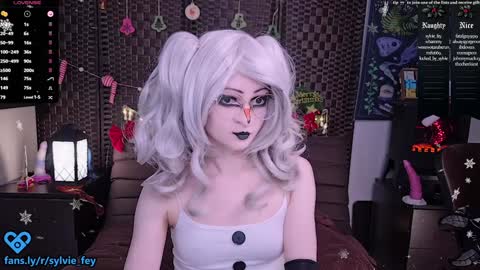 Snapshot of sylvie_fey chatting on 12.22.24 Sylvie online show from 12.22.24