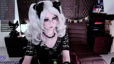 Snapshot of sylvie_fey chatting on 01.11.25 Sylvie online show from 01.11.25