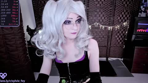 Snapshot of sylvie_fey chatting on 01.12.25 Sylvie online show from 01.12.25