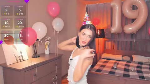 Snapshot of synne_glows chatting on 10.17.25 Eva online show from 10.17.25