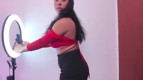 Snapshot of taira_bms chatting on 10.27.25 Samantha online show from 10.27.25