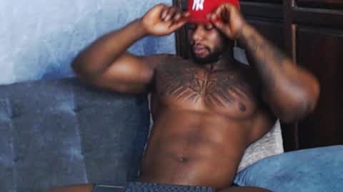 Tairon Tucke online show from 01.06.25