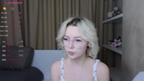 Snapshot of taitatkins chatting on 02.01.25 Emily online show from 02.01.25