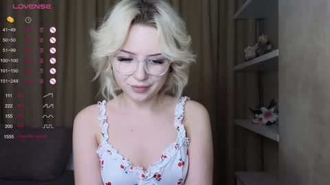 Snapshot of taitatkins chatting on 02.01.25 Emily online show from 02.01.25