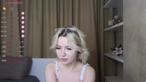 Snapshot of taitatkins chatting on 02.02.25 Emily online show from 02.02.25