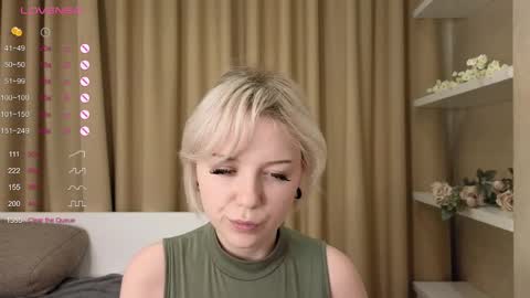 Snapshot of taitatkins chatting on 02.09.25 Emily online show from 02.09.25