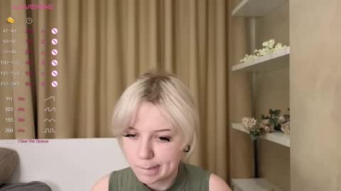 Snapshot of taitatkins chatting on 02.10.25 Emily online show from 02.10.25