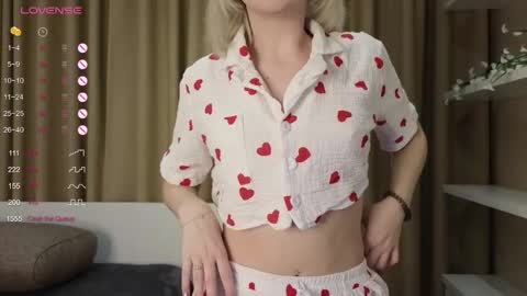 Snapshot of taitatkins chatting on 02.12.25 Emily online show from 02.12.25