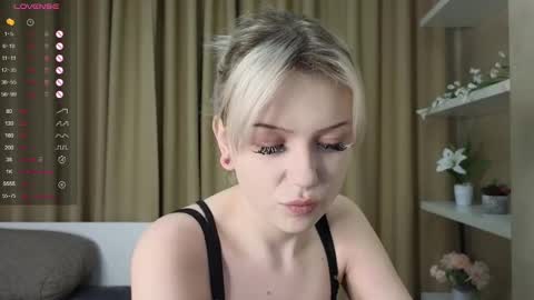 Snapshot of taitatkins chatting on 03.05.25 Emily online show from 03.05.25