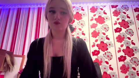 Snapshot of taitebinner chatting on 02.15.26 Mia online show from 02.15.26