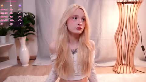 Snapshot of taitechubb chatting on 11.22.25 taitechubb online show from 11.22.25