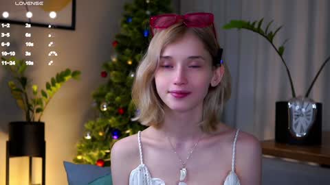 Snapshot of taitehambelton chatting on 01.18.25 Mia online show from 01.18.25