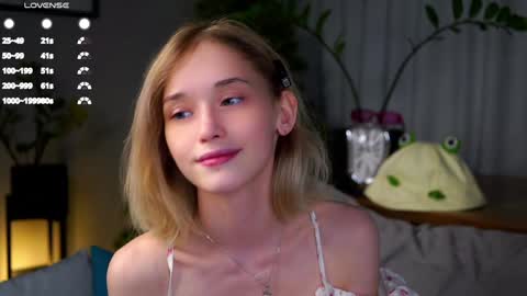 Snapshot of taitehambelton chatting on 01.21.25 Mia online show from 01.21.25