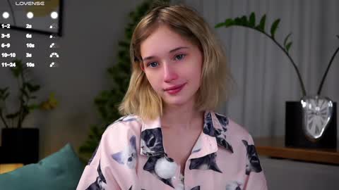 Snapshot of taitehambelton chatting on 01.25.25 Mia online show from 01.25.25