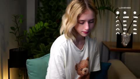 Snapshot of taitehambelton chatting on 02.01.25 Mia online show from 02.01.25