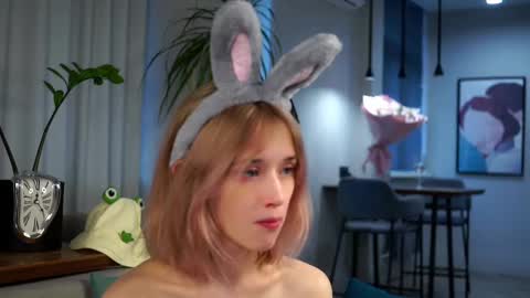 Snapshot of taitehambelton chatting on 02.13.25 Mia online show from 02.13.25