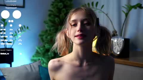 Snapshot of taitehambelton chatting on 02.18.25 Mia online show from 02.18.25