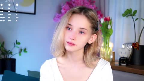 Snapshot of taitehambelton chatting on 03.09.25 Mia online show from 03.09.25